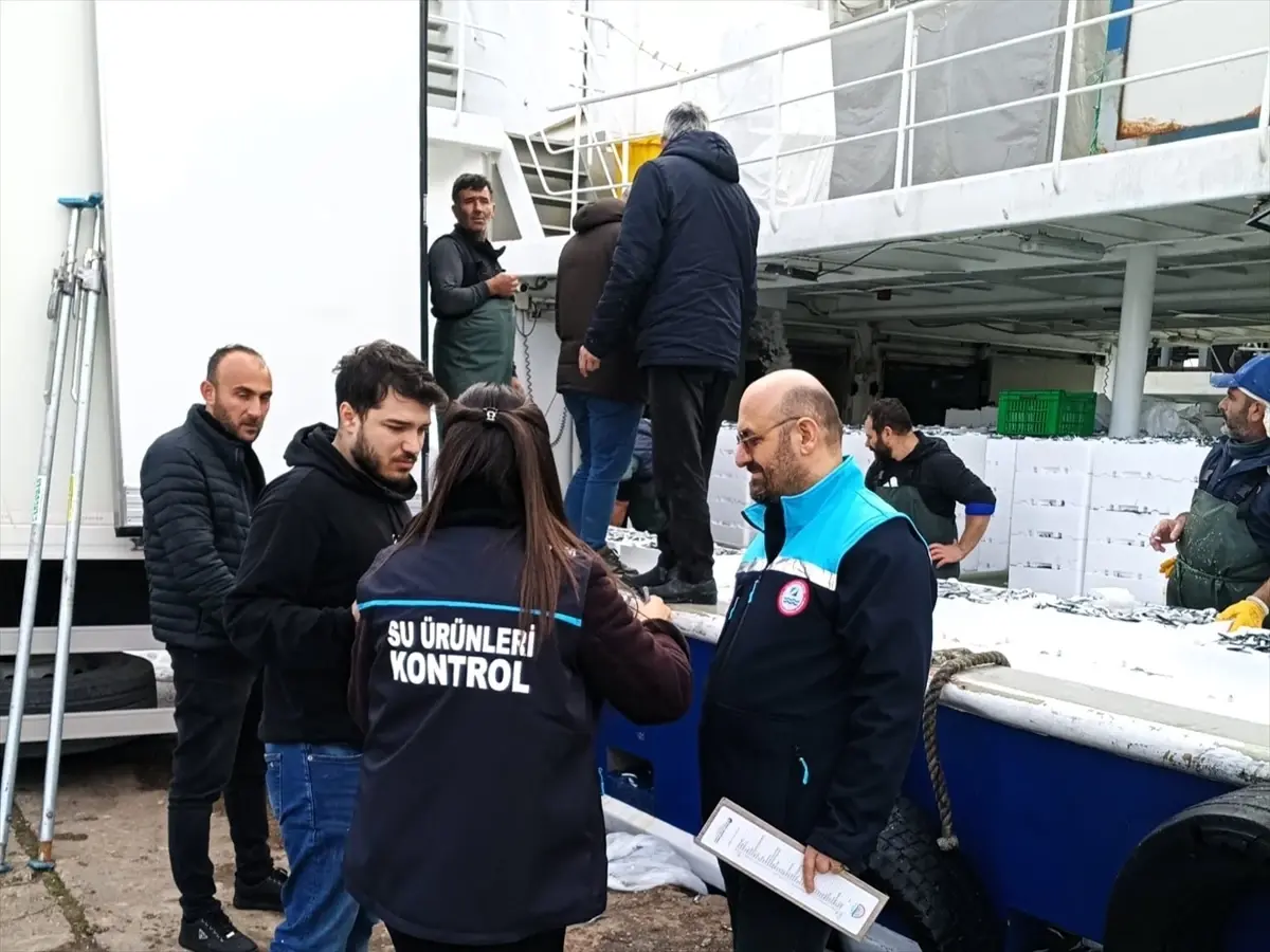Kırklareli İğneada’da Balıkçı Teknelerine Yapılan Su Ürünleri Denetimi