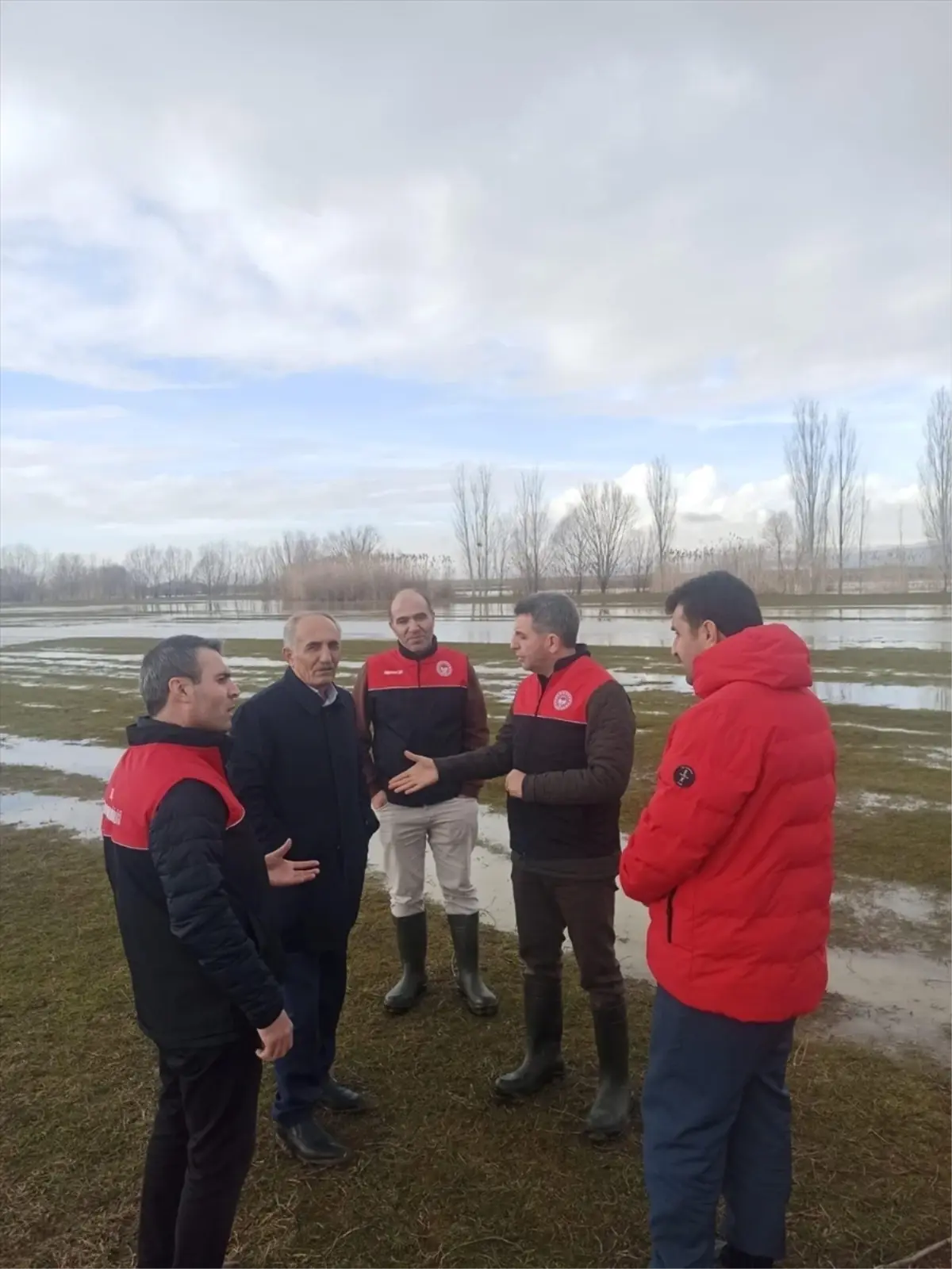 Muş Korkut'ta Sel Nedeniyle Tarım Arazileri Sular Altında Kaldı