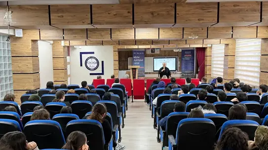 Karadeniz'de YÖK ve Biruni Üniversitesi'nin Düzenlediği Bilim Kafe Etkinlikleri