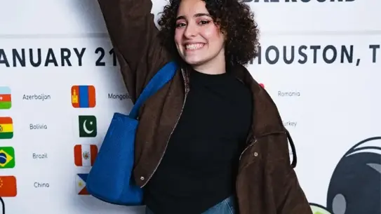 17 Yaşındaki Ayşe Naz Kara, Copernicus Olimpiyatı'nda Doğa Bilimleri Dalında Dünya Şampiyonu Oldu