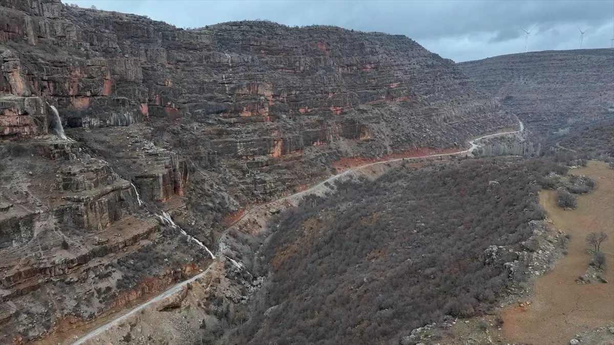 Zebil Mağarası'nda mevsimsel şelale