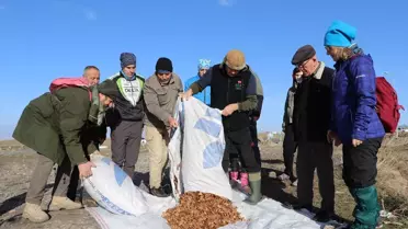 72 Yaşındaki Emekli Teknik Uzman, Fidan Dikerek Doğaya Destek Oluyor