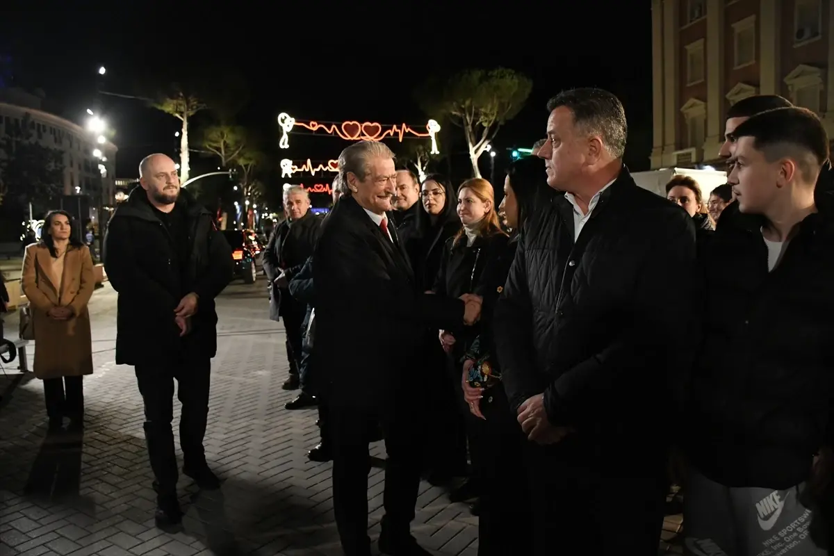 Tiran’da hükümet karşıtı protesto görüntüsü