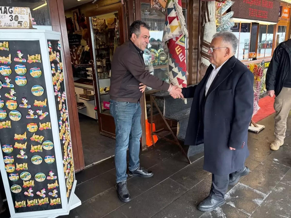 Kayseri Belediye Başkanı Büyükkılıç, Erciyes Kayak Merkezi'nde Esnafla Buluştu