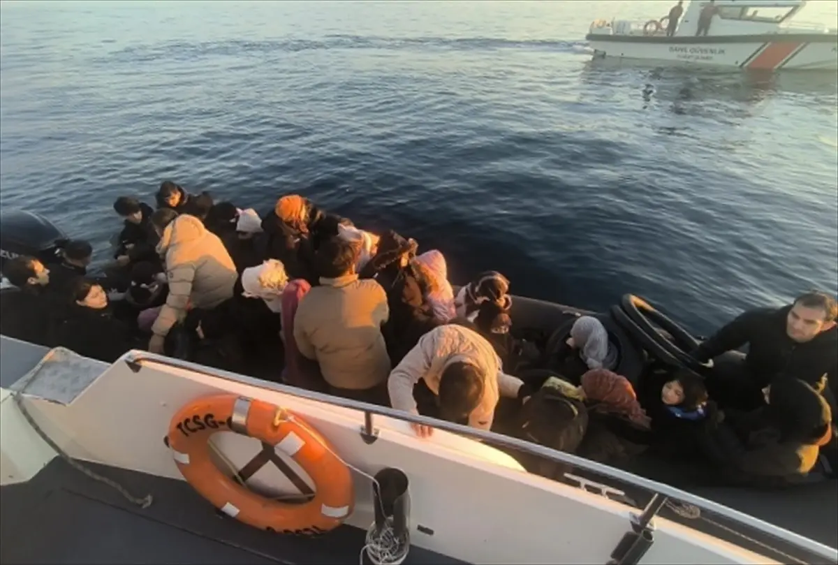 Çanakkale Sahil Güvenliği 37 Düzensiz Göçmeni ve Bir Kaçakçıyı Tespit Etti