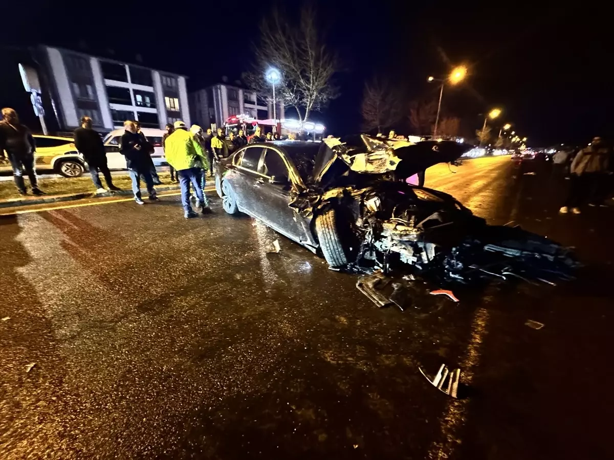 Düzce kazası yerinde ambulans ve sağlık ekipleri