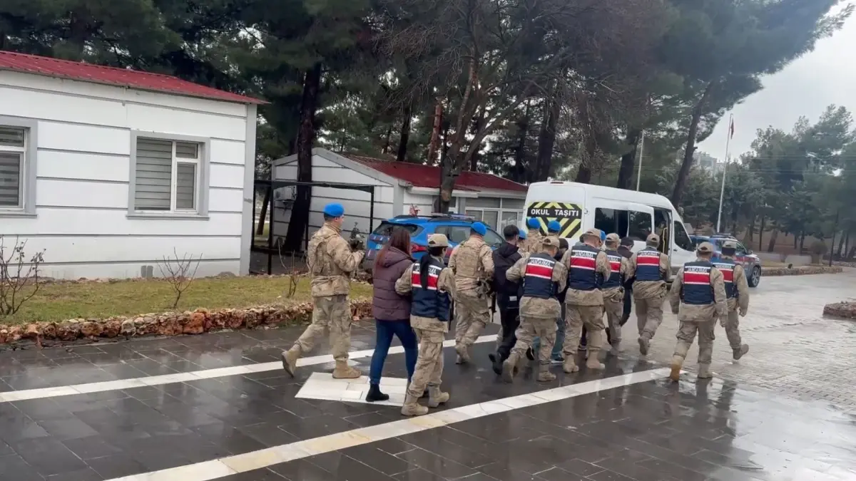 Jandarma, 12 İlde Nitelikli Dolandırıcılık Operasyonu ile 86 Şüpheliyi Yakalamayı Başardı