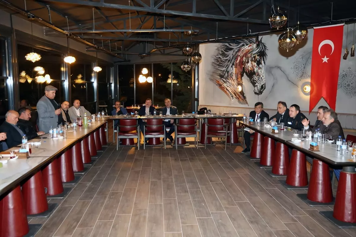 Talas Belediyesi Başkanı Yalçın, Muhtarlarla Mahalle İhtiyaçlarını Değerlendirdi