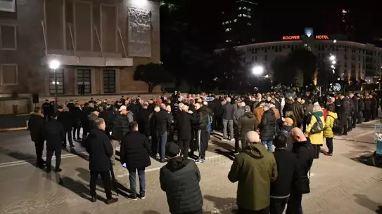 Tiran’da Büyük Protesto: Hükümet Karşıtı Gösteriler Sürüyor