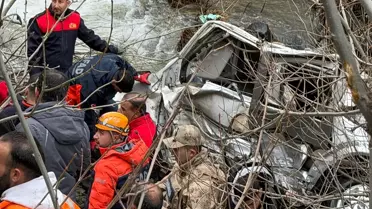Bitlis Güroymak’ta Hafif Ticari Araç Dereye Düşerek 3’ünü Öldürdü, 5 Kişi Yaralandı
