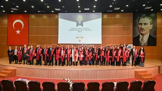 Karamanoğlu Mehmetbey Üniversitesi’nde Cübbe Giyme Töreni ve Başarı Kutlamaları