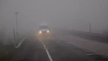 Tekirdağ’da Yoğun Sis Trafiği Zorlaştırıyor: Görüş Mesafesi 50 Metreye Düştü