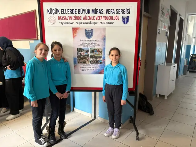 Sanat atölyesinde aileler