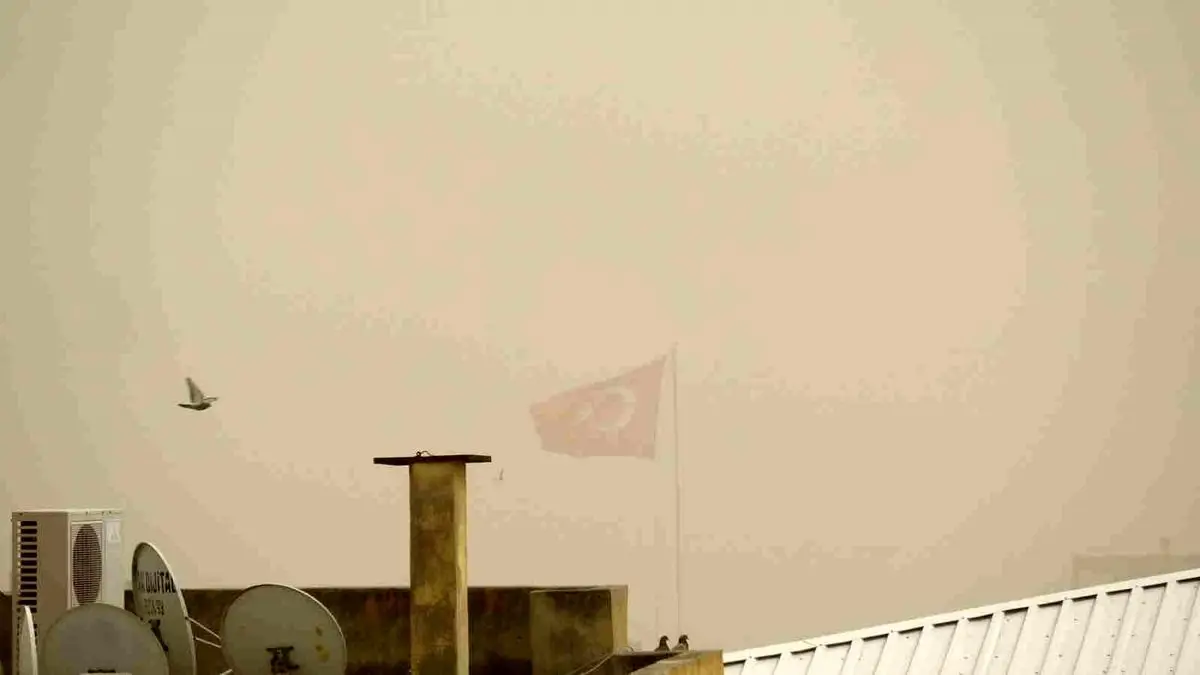 Kilis’te Sınırdan Gelen Toz Bulutları Görüş Mesafesini Düşürdü