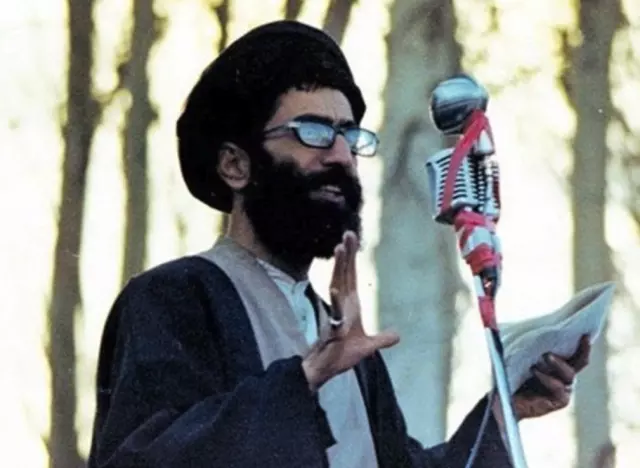 Genç Ayatullah Hamaney'in resmi